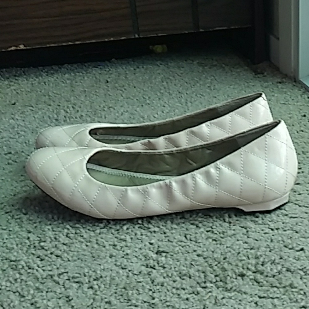 Shoes - Picture 2 of 4